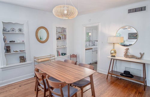 Mahncke Park House | Fabulous 4 BR w/Fire Pit & Hot Tub Near Downtown