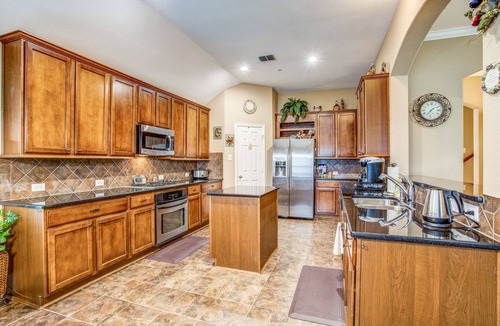 Panther Creek Estates House | Fabulous 5 Bedroom/4 bath Home 4K TV's Fireplace Foosball!