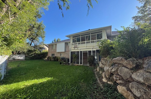 Fruit Heights House | Fabulous 6-bedroom house with AC in charming Fruit Heights