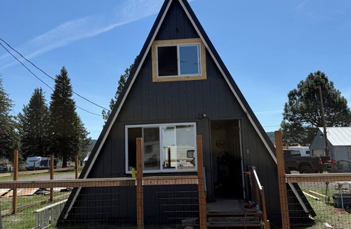Ukiah Cabin | Fabulous A-Frame cabin with WiFi in Ukiah