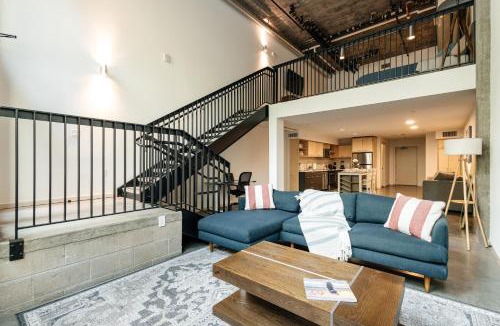 Hollywood Apartment | Fabulous and Spacious 2 level LOFT with Pool GyM Parking