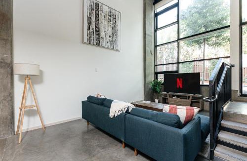 Hollywood Apartment | Fabulous and Spacious 2 level LOFT with Pool GyM Parking