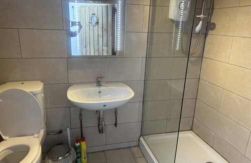 Portishead Cabin | Fabulous Bar b q Lodge