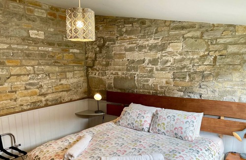 Muchelney House | Fabulous Barn with Private Hot Tub, Pool