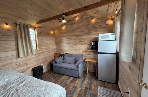 Champlain Cabin | Fabulous Cabin #1 On the Chazy River -Free Kayaks, Paddleboards, Rowboat.