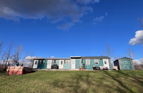 Champlain Cabin | Fabulous Cabin #1 On the Chazy River -Free Kayaks, Paddleboards, Rowboat.