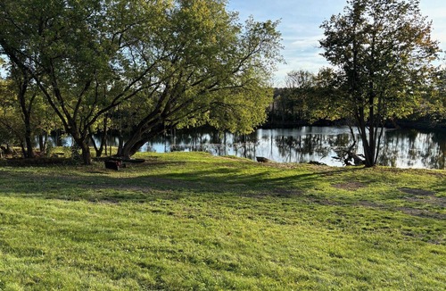 Champlain Cabin | Fabulous Cabin #1 On the Chazy River -Free Kayaks, Paddleboards, Rowboat.