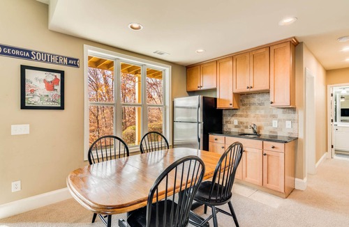 Gainesville House | Fabulous cove and location! Spacious 5 BR/4.5 BA, Outdoor Kitchen & Fire Pit
