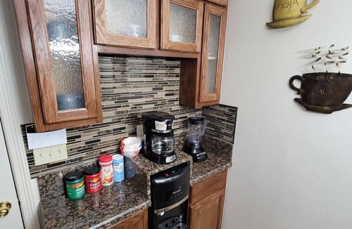 Brownsville House | FABULOUS Entire home 3 rm/2 ba