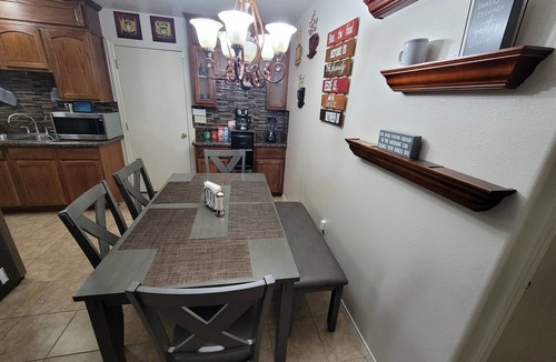 Brownsville House | FABULOUS Entire home 3 rm/2 ba