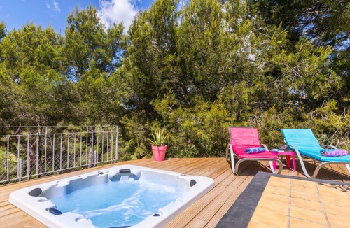 San Jaime Villa | Fabulous family villa with large pool and Jacuzzi in exclusive area next to golf