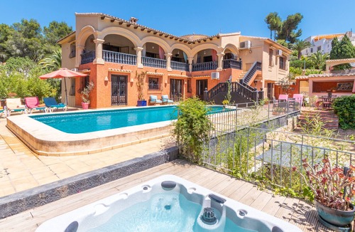 San Jaime Villa | Fabulous family villa with large pool and Jacuzzi in exclusive area next to golf