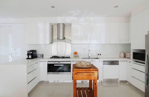 Fitzroy North Apartment | Fabulous Fitzroy with Parking