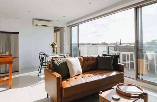 Fitzroy North Apartment | Fabulous Fitzroy with Parking