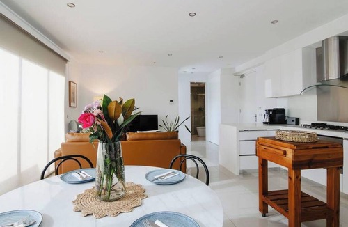 Fitzroy North Apartment | Fabulous Fitzroy with Parking