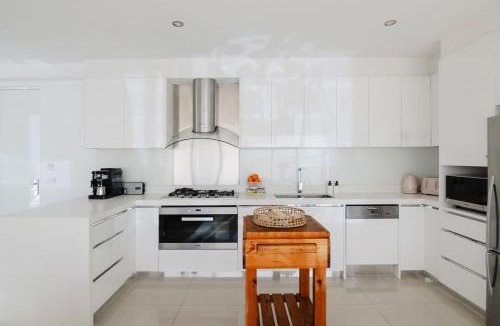 Fitzroy North Apartment | Fabulous Fitzroy with Parking