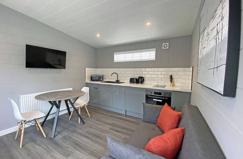 Bethesda Cottage | Fabulous glamping pod with separate bedroom.