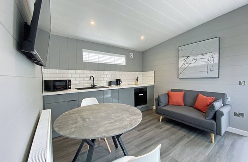 Bethesda Cottage | Fabulous glamping pod with separate bedroom.