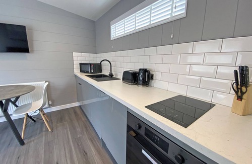 Bethesda Cottage | Fabulous glamping pod with separate bedroom.