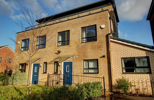 Salford Villa | Fabulous Group Accommodation at Riverside Villas