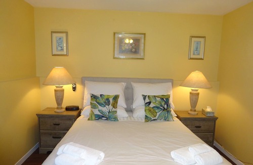 Virgil House | Fabulous Guesthouse B & B Located In The Heart Of Vineyard Country!