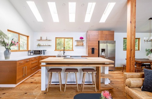 Town of Marbletown House | Fabulous Home w/FP & hot tub in Stone Ridge