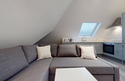 Mapesbury Apartment | Fabulous Loft flat in London