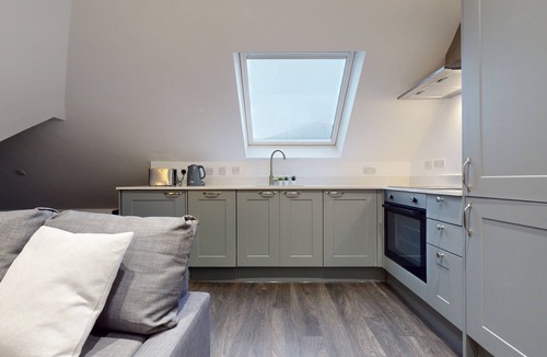 Mapesbury Apartment | Fabulous Loft flat in London