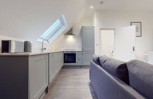 Mapesbury Apartment | Fabulous Loft flat in London