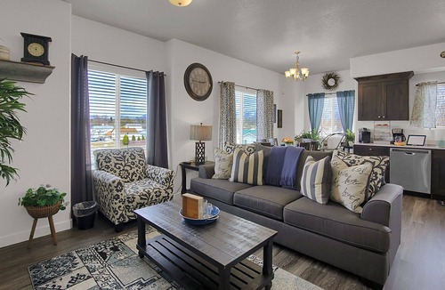 Clearfield Apartment | ✔️Fabulous Luxury Apt ✔️ Fast WiFi ✔️ 4KHDTV ✈ Hill AFB