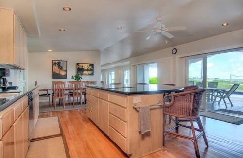 Kailua House | Fabulous Luxury Kailua Beachfront Private pool and Hot Tub