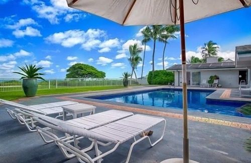 Kailua House | Fabulous Luxury Kailua Beachfront Private pool and Hot Tub