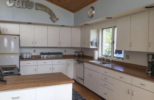 Bethany Beach House | Fabulous Oceanside. Steps to private beach!