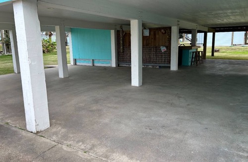Crystal Beach Cabin | Fabulous open concept cabin sleeps 12 on Bolivar Peninsula