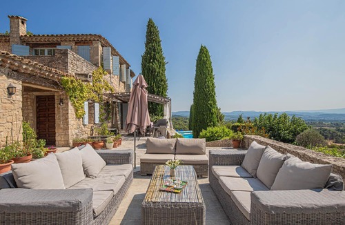 Cucuron House | Fabulous property with heated pool just outside Cucuron