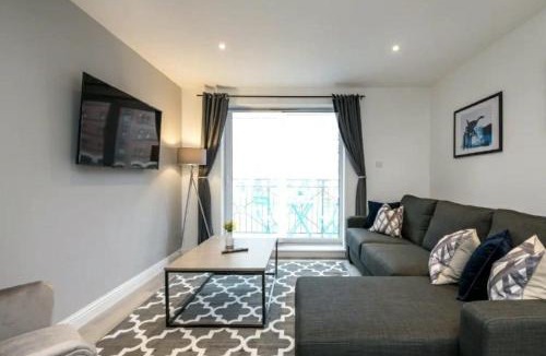 Vauxhall Apartment | Fabulous Quayside Apartment with Free Parking