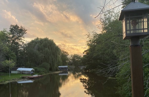 Fort Erie Cottage | Fabulous Rustic Waterfront Cottage in Niagara