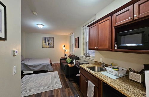 Champaign Apartment | Fabulous Stay at the Historic Inman - 203