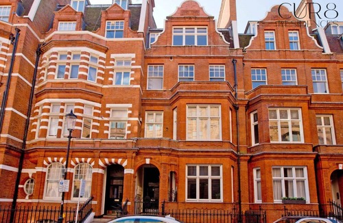Brompton & Hans Town Apartment | Fabulous Three Bedroom Flat Opposite Harrods