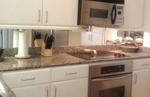 Turtle Creek Condo | Fabulous Turtle Creek Location!