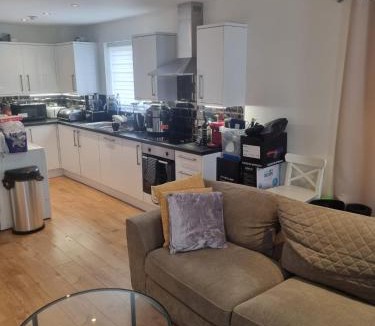 Alibon Apartment | Fabulous two bedroom flat with concierge