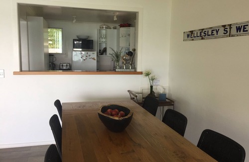 Mahurangi West House | Fabulous Waterfront Getaway