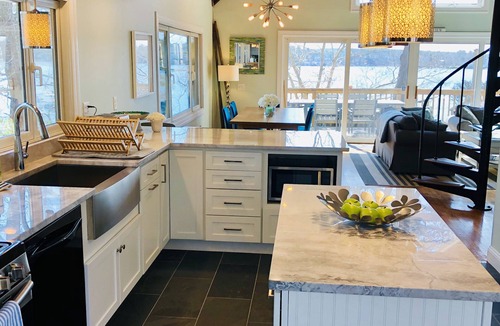 Yarmouth Port Cottage | ⭐️FABULOUS-WATERFRONT⭐️3bdrm 2bth. Kayaks & Firepit⭐️