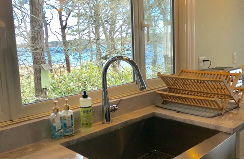 Yarmouth Port Cottage | ⭐️FABULOUS-WATERFRONT⭐️3bdrm 2bth. Kayaks & Firepit⭐️