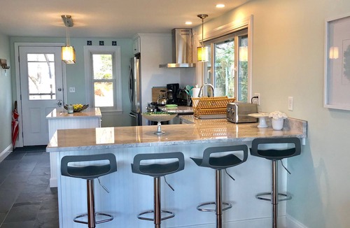 Yarmouth Port Cottage | ⭐️FABULOUS-WATERFRONT⭐️3bdrm 2bth. Kayaks & Firepit⭐️