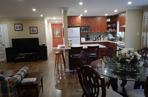 Kirkfield Cottage | Fabulous waterfront 3bdRm+ 2Rm Family Cottage @Kawartha Lakes 430' Yard 2.5wshrm