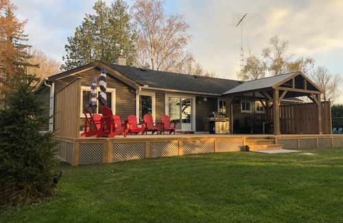 Kirkfield Cottage | Fabulous waterfront 3bdRm+ 2Rm Family Cottage @Kawartha Lakes 430' Yard 2.5wshrm