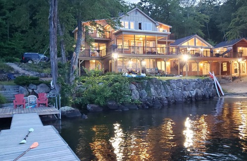 Bridgton House | Fabulous Waters Edge with Sandy exclusive beach