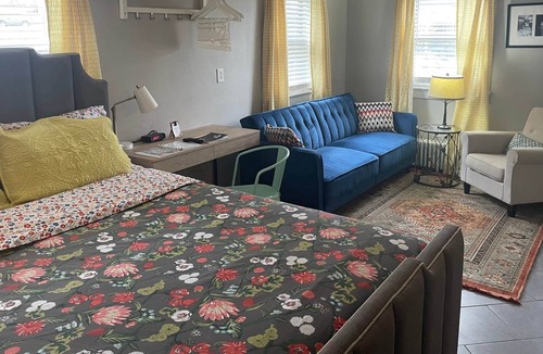 Reedsville Apartment | Fabulous Work & Stay Studio Apartment