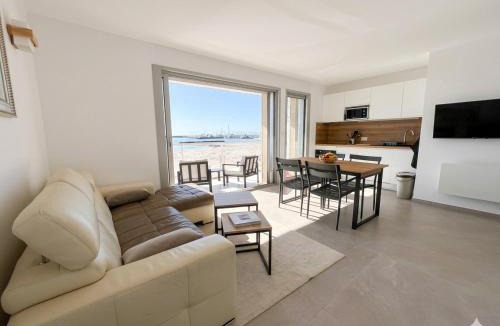 Palavas-les-Flots Apartment | FACE À LA MER Séjour Famille - Vue mer - Plage au pied - Central